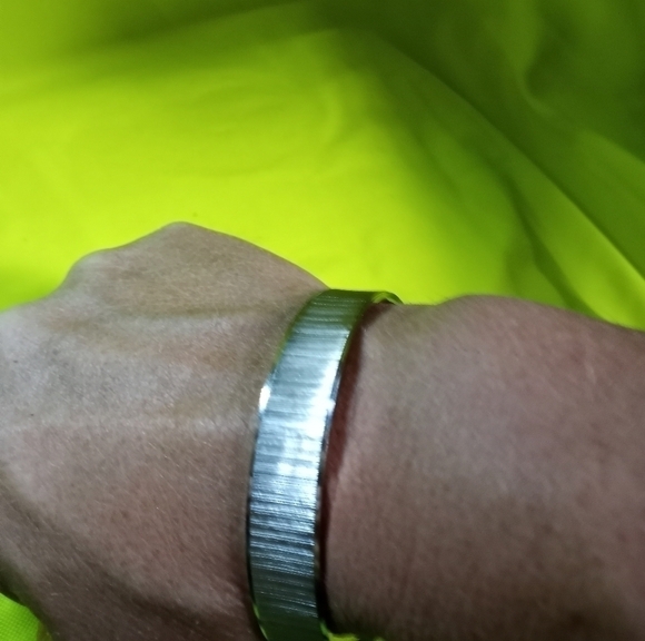 Silvertone rough textured Bangle bracelet - Picture 4 of 4